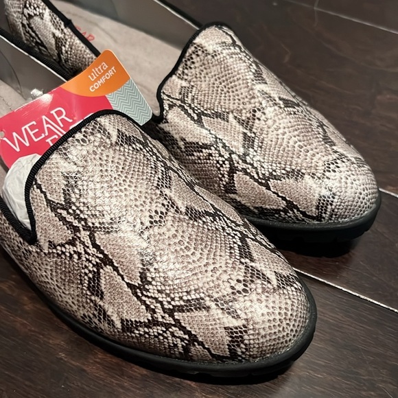 Wear ever women’s flats 8.5 NWT - Picture 3 of 11
